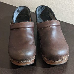 37 | Dansko | Dark Brown Leather Clog